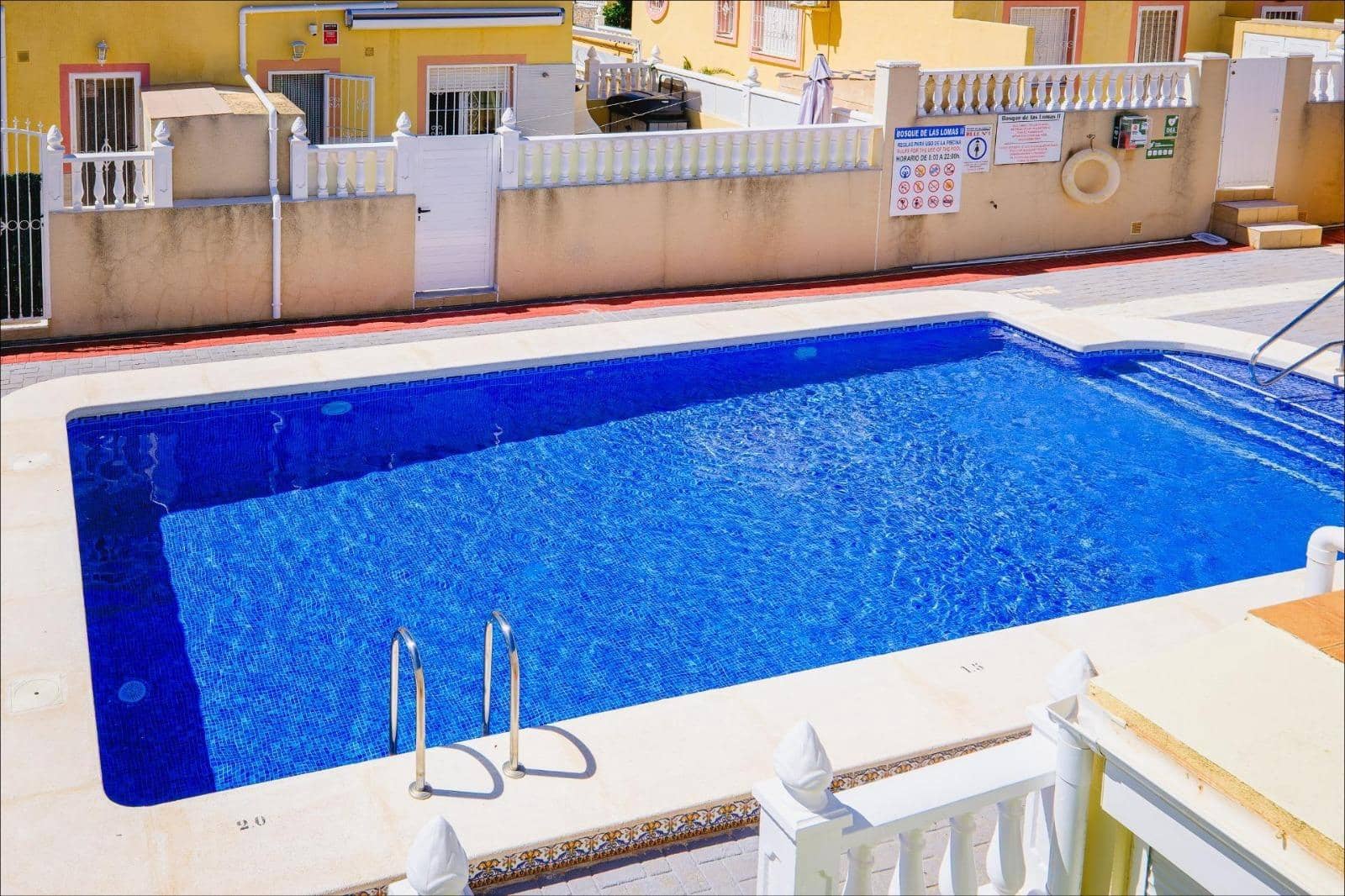 3 slaapkamer Rijtjeshuis te koop in Filipinas met zwembad - € 239.900 (Ref: 9860283)