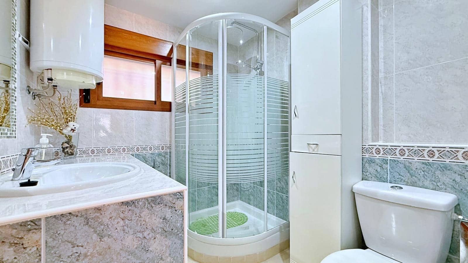 1 bedroom Apartment for sale in Punta Prima with pool - € 125,000 (Ref: 9868815)