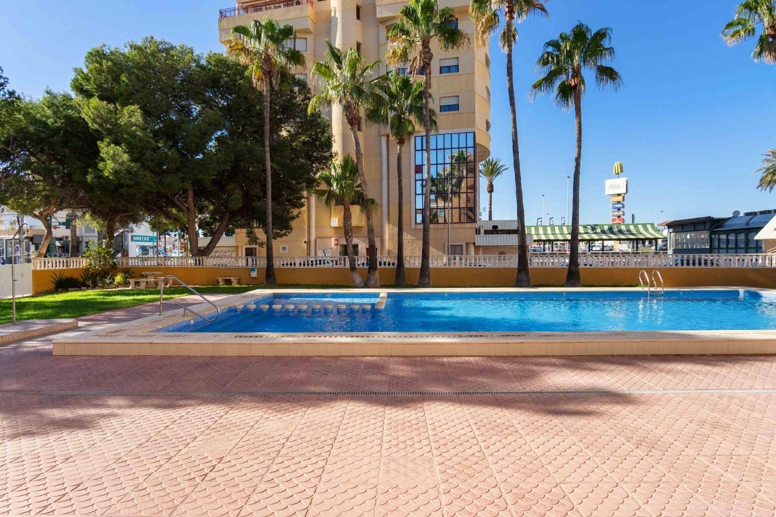 1 bedroom Apartment for sale in Punta Prima with pool - € 125,000 (Ref: 9868815)