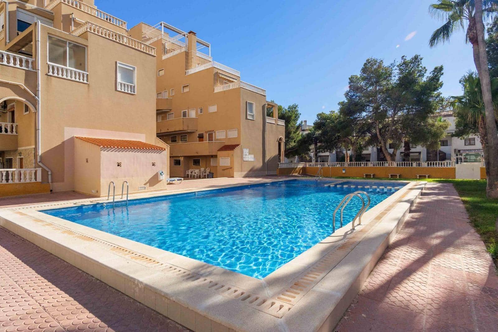 1 bedroom Apartment for sale in Punta Prima with pool - € 125,000 (Ref: 9868815)