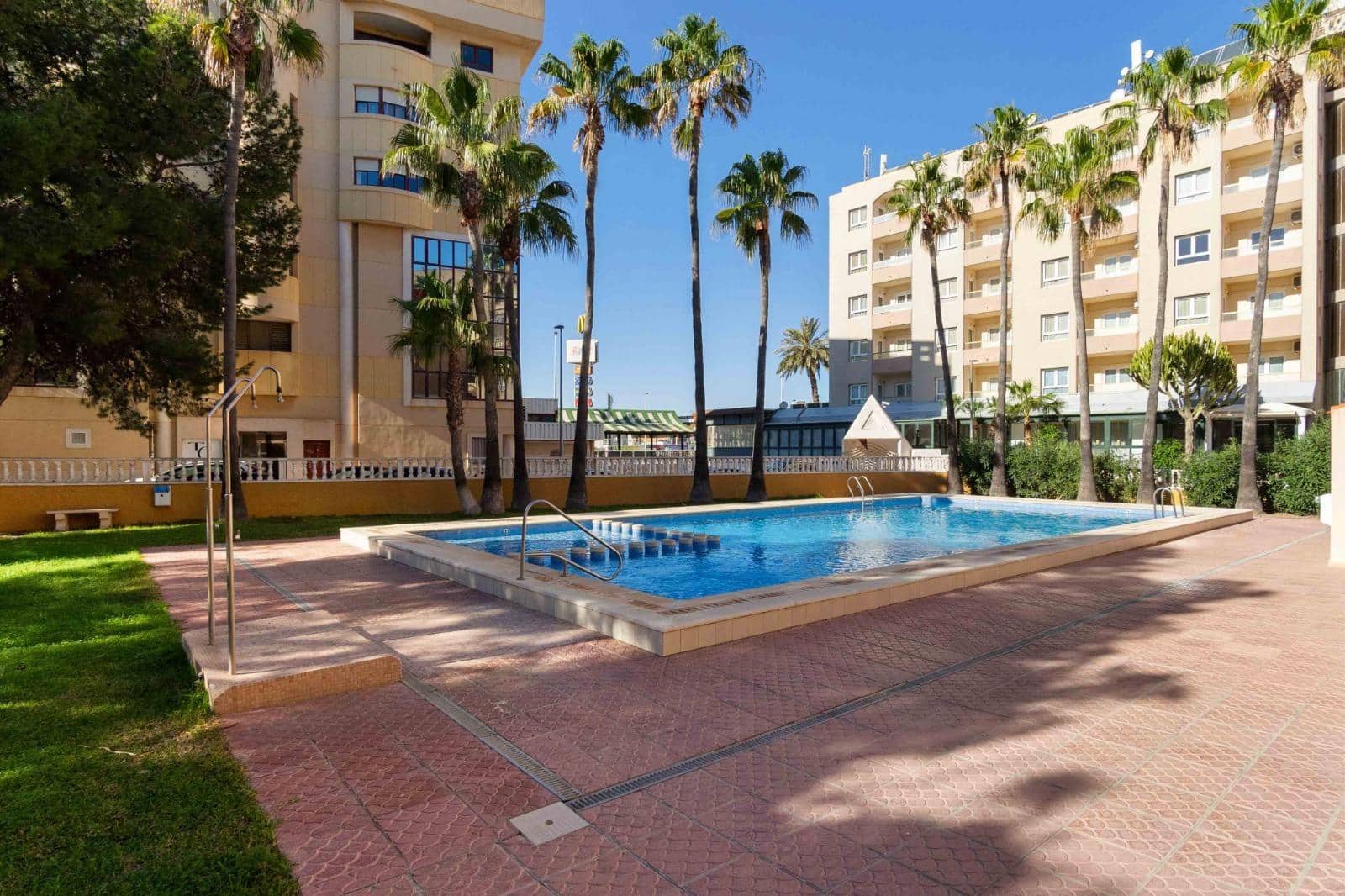 1 bedroom Apartment for sale in Punta Prima with pool - € 125,000 (Ref: 9868815)