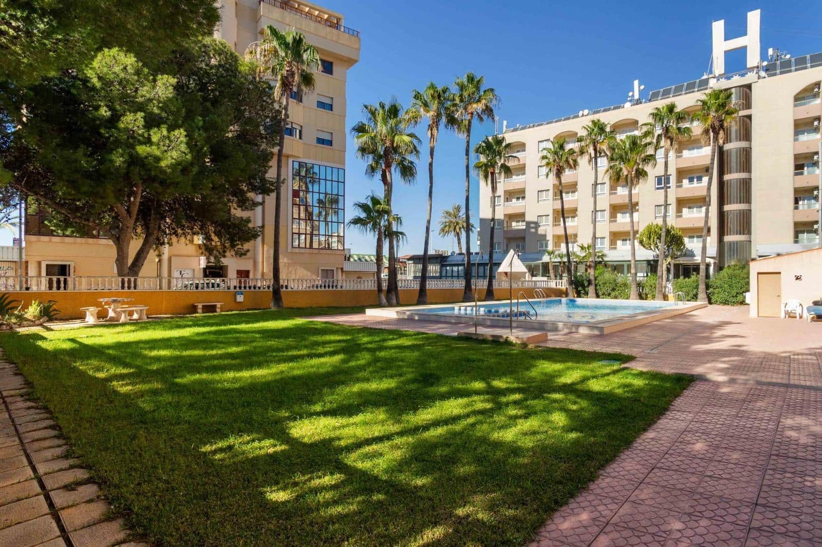1 bedroom Apartment for sale in Punta Prima with pool - € 125,000 (Ref: 9868815)