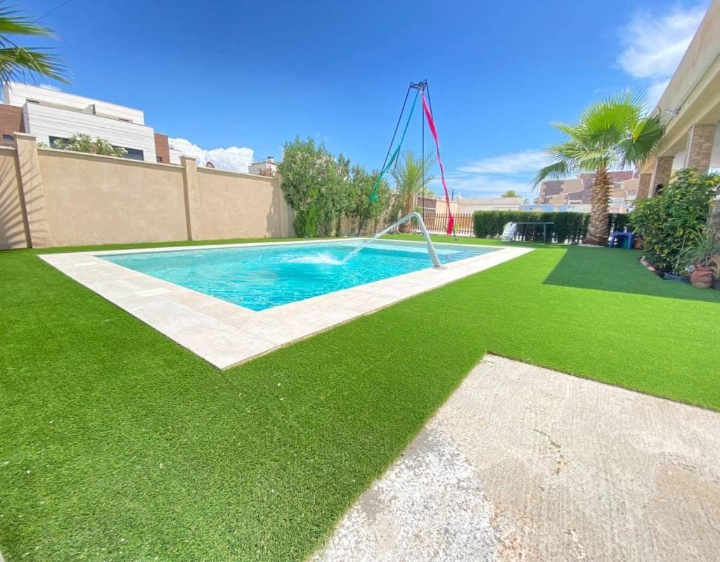 3 camera da letto Villa in vendita in Torrevieja con piscina - 440.000 € (Rif: 9885020)