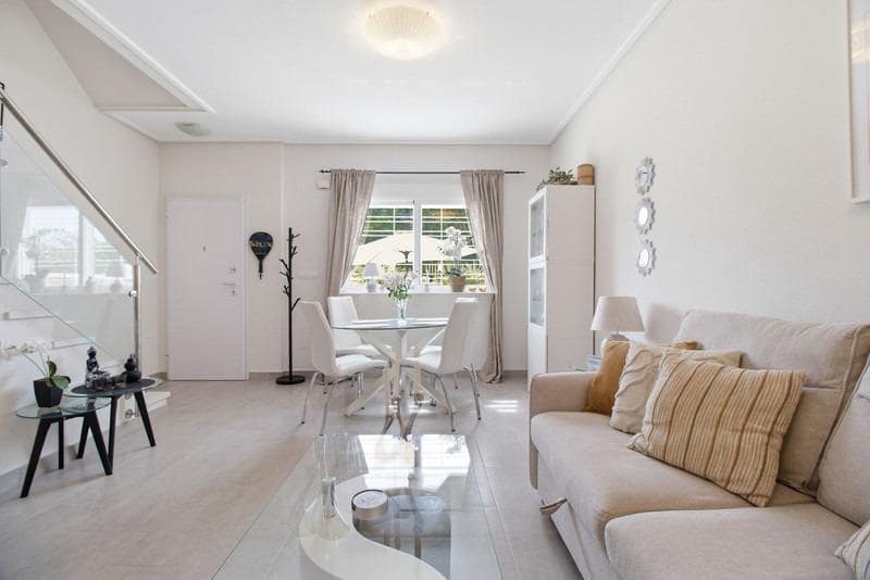 Adosado de 3 habitaciones en Torrevieja en venta - 329.000 € (Ref: 9894078)
