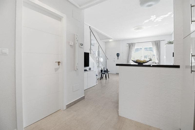 Adosado de 3 habitaciones en Torrevieja en venta - 329.000 € (Ref: 9894078)