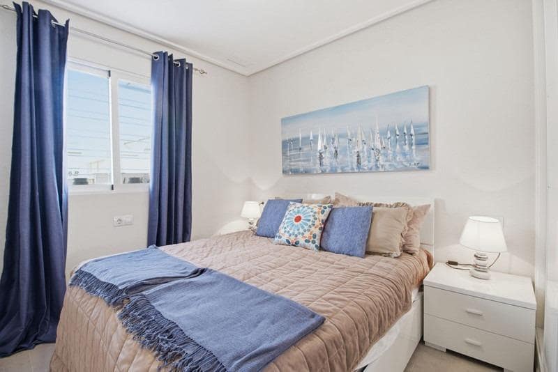 Adosado de 3 habitaciones en Torrevieja en venta - 329.000 € (Ref: 9894078)