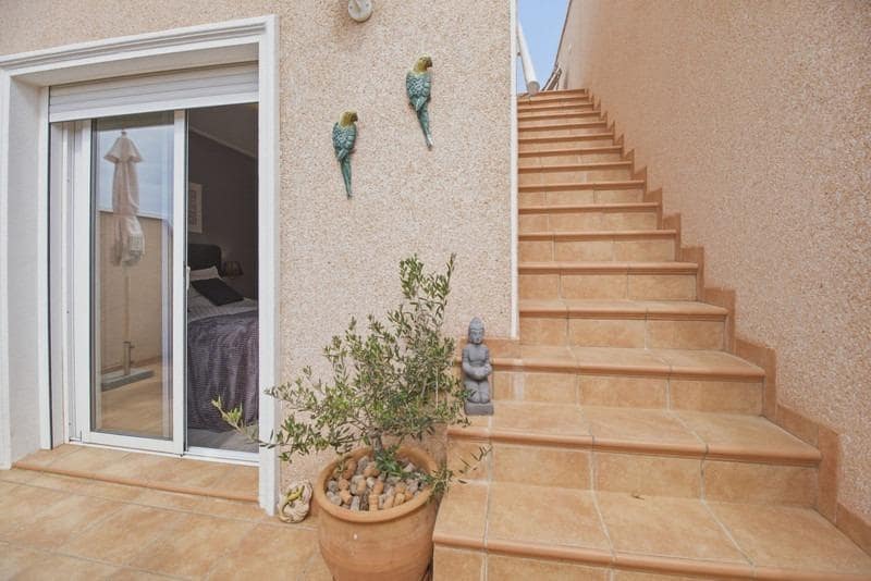Adosado de 3 habitaciones en Torrevieja en venta - 329.000 € (Ref: 9894078)