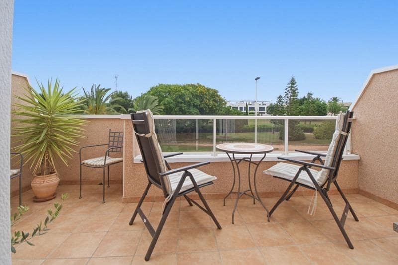 Adosado de 3 habitaciones en Torrevieja en venta - 329.000 € (Ref: 9894078)
