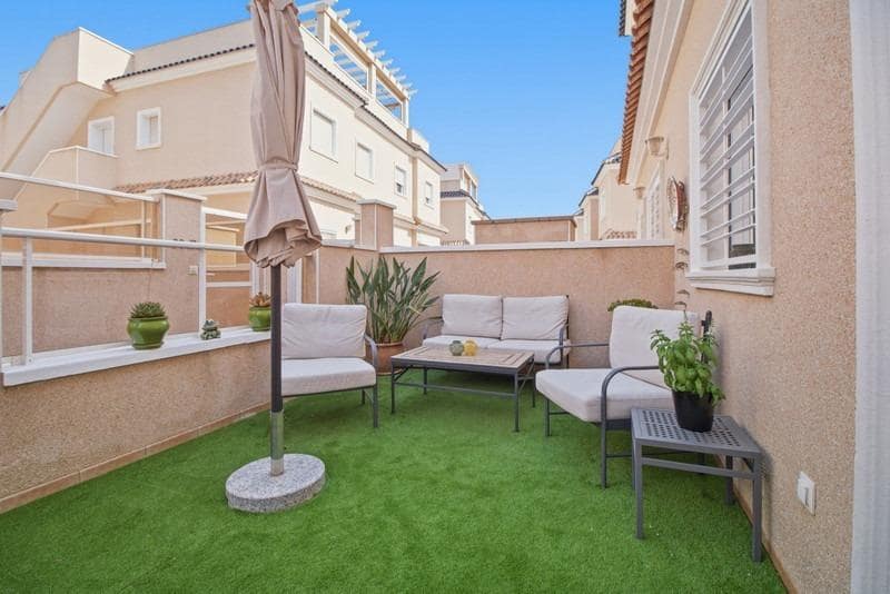 Adosado de 3 habitaciones en Torrevieja en venta - 329.000 € (Ref: 9894078)