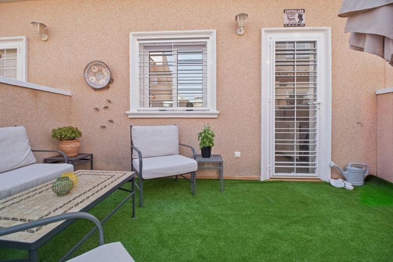 Adosado de 3 habitaciones en Torrevieja en venta - 329.000 € (Ref: 9894078)