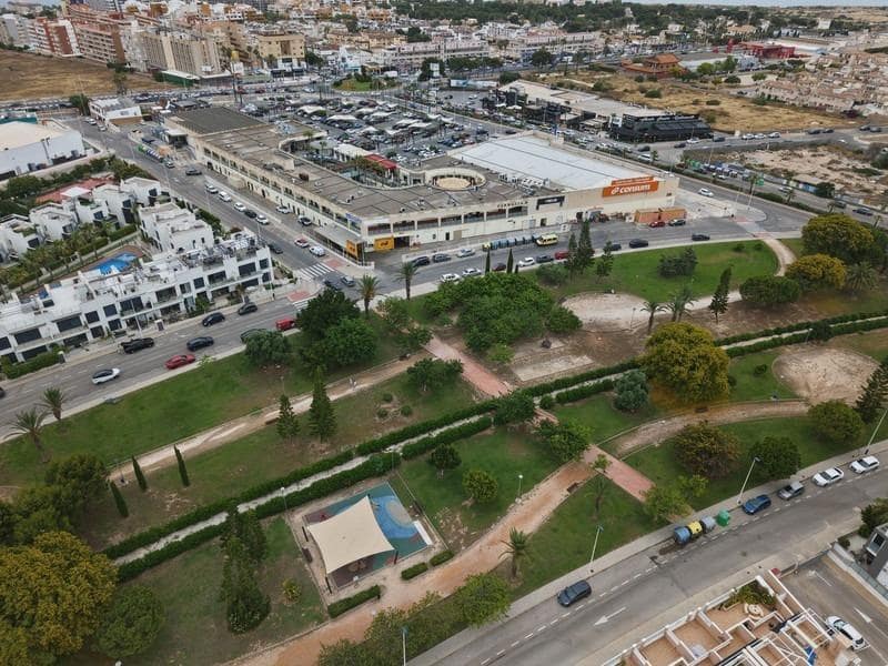 Adosado de 3 habitaciones en Torrevieja en venta - 329.000 € (Ref: 9894078)