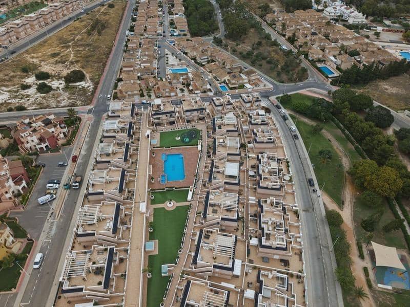 Adosado de 3 habitaciones en Torrevieja en venta - 329.000 € (Ref: 9894078)