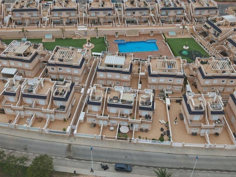 Adosado de 3 habitaciones en Torrevieja en venta - 329.000 € (Ref: 9894078)