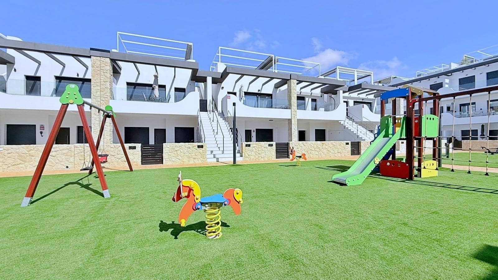 2 sypialnia Penthouse na sprzedaż w Orihuela Costa z basenem garażem - 379 000 € (Ref: 9938373)