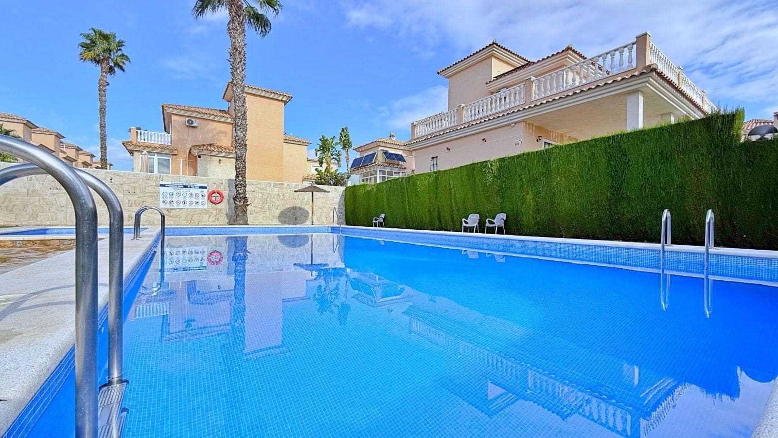 4 slaapkamer Halfvrijstaande villa te koop in Orihuela met zwembad garage - € 379.000 (Ref: 9949977)