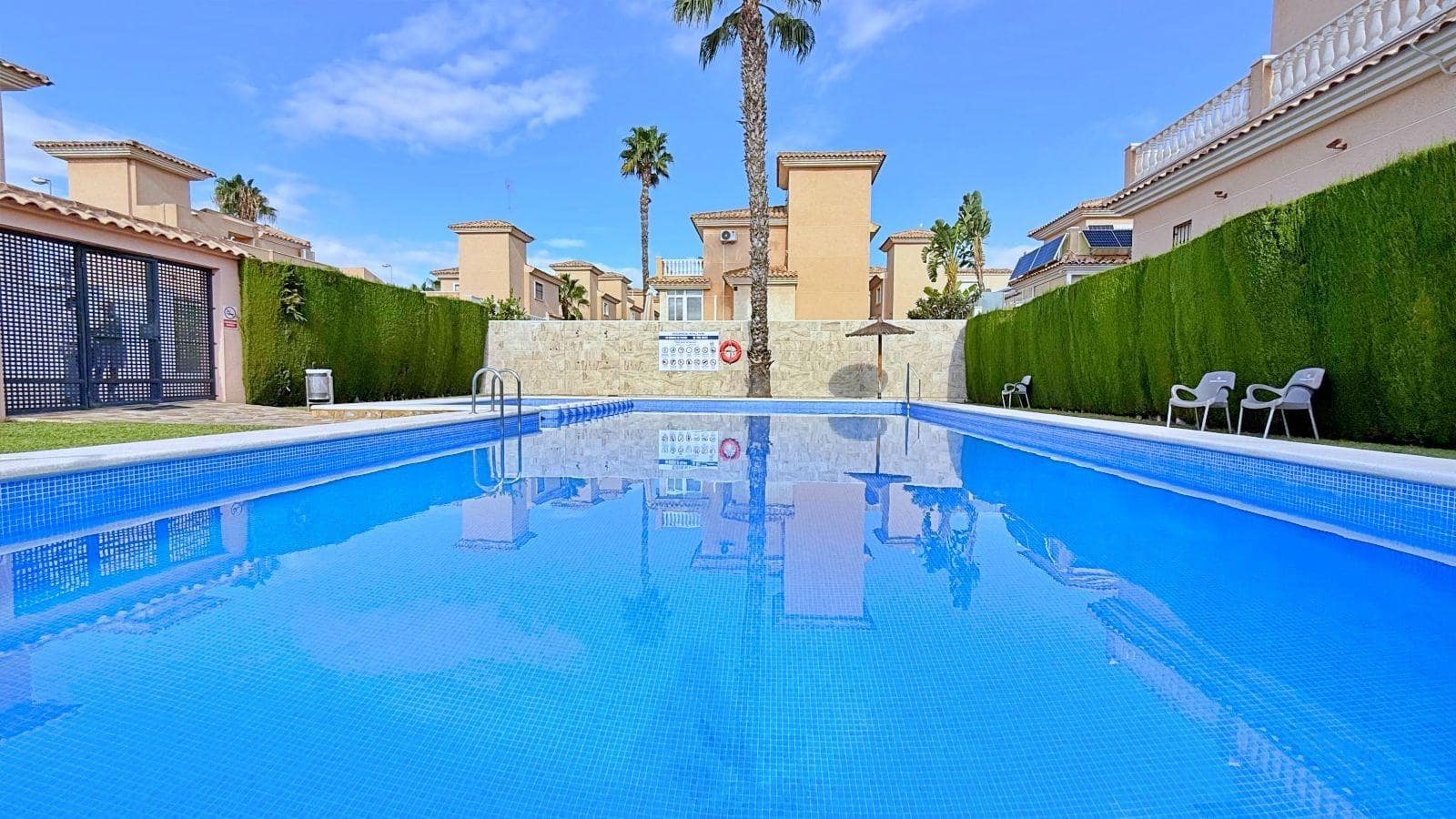 4 slaapkamer Halfvrijstaande villa te koop in Orihuela met zwembad garage - € 379.000 (Ref: 9949977)