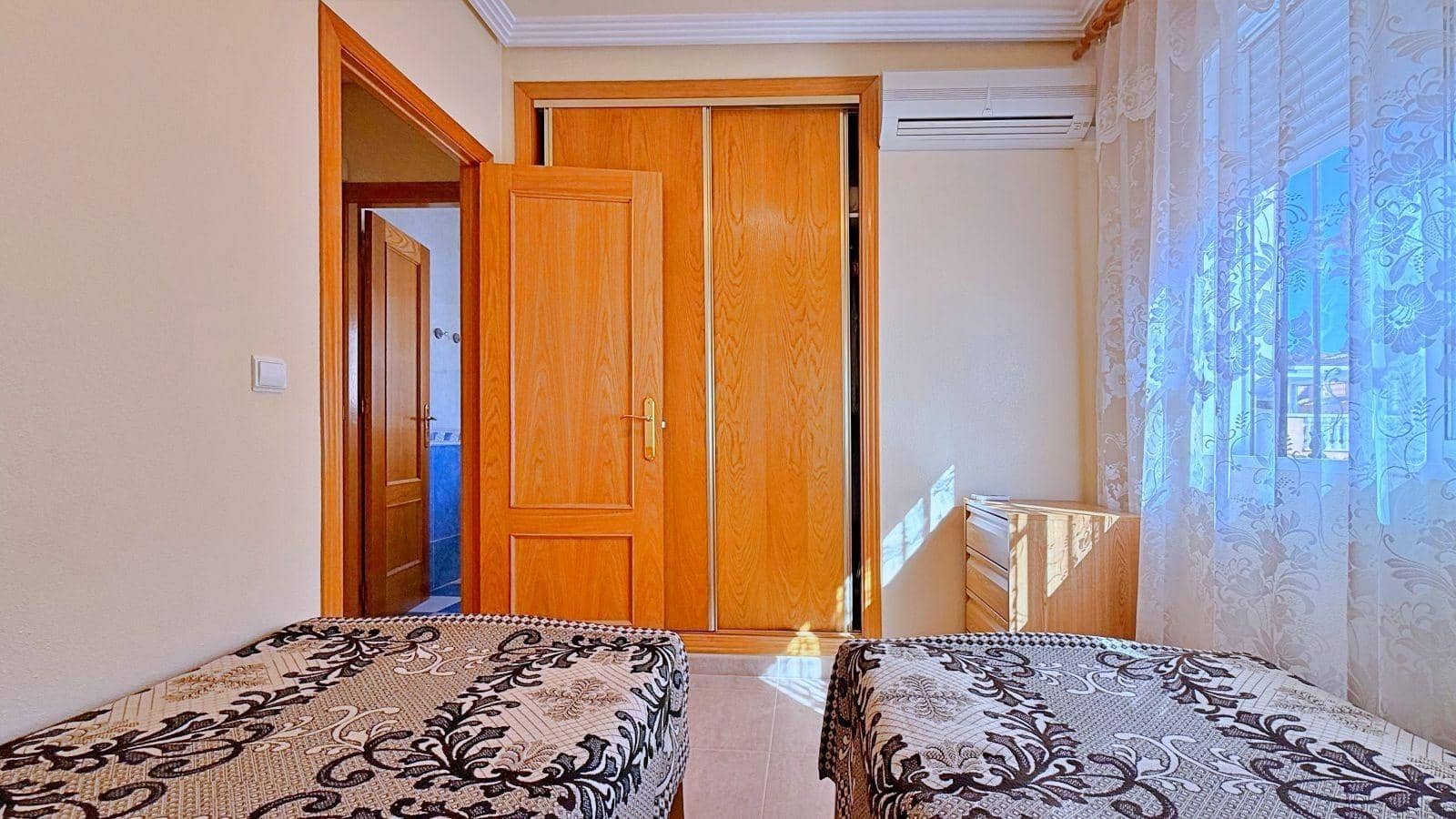 4 slaapkamer Halfvrijstaande villa te koop in Orihuela met zwembad garage - € 379.000 (Ref: 9949977)