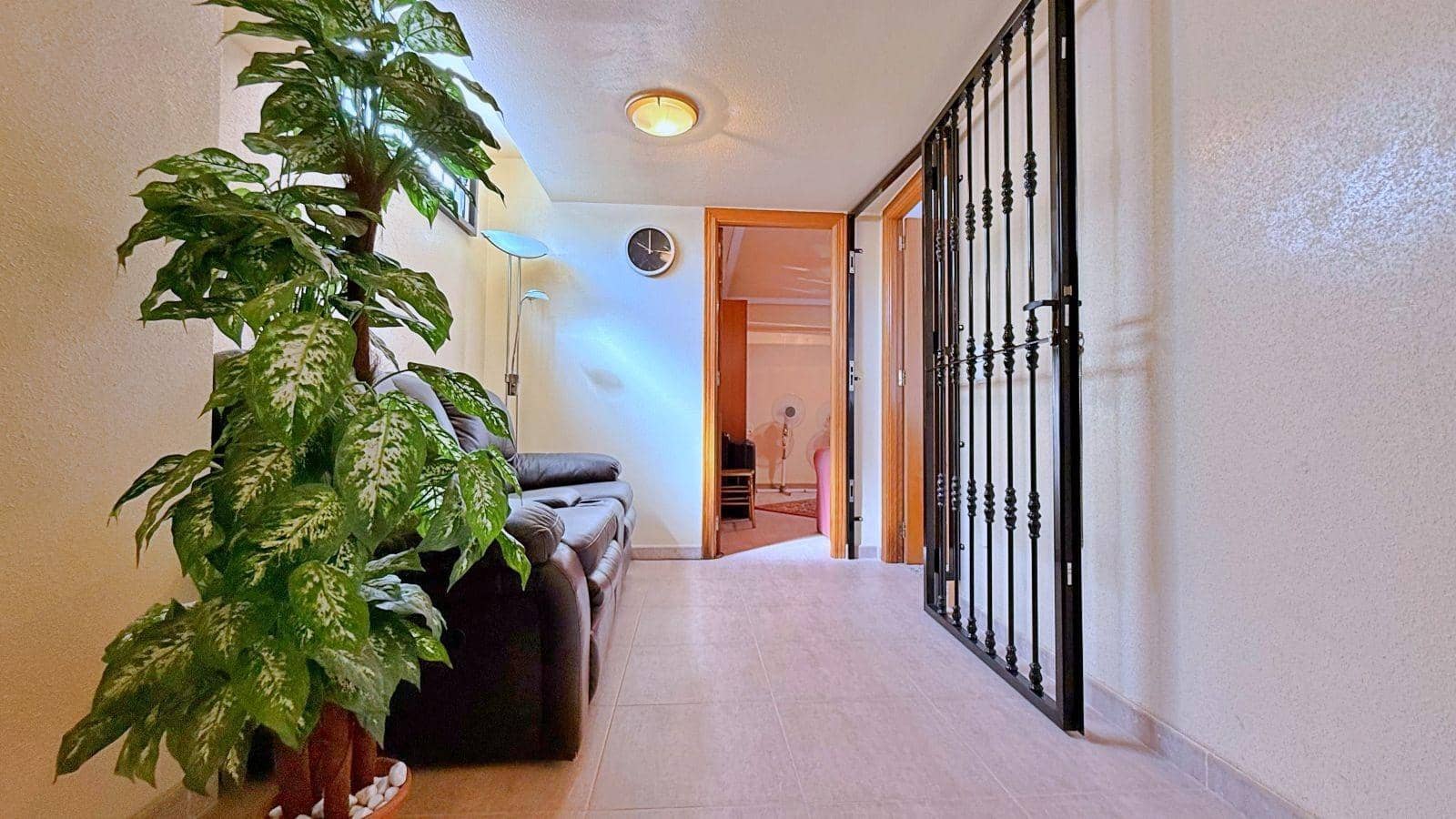 4 slaapkamer Halfvrijstaande villa te koop in Orihuela met zwembad garage - € 379.000 (Ref: 9949977)