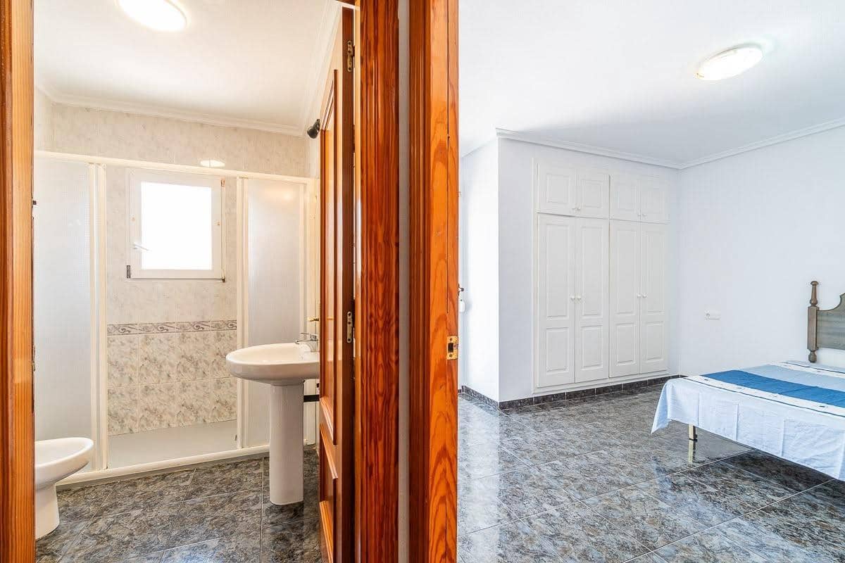 Semi-Rækkehus til salg i Playa Flamenca med swimmingpool - € 297.000 (Ref: 9958127)