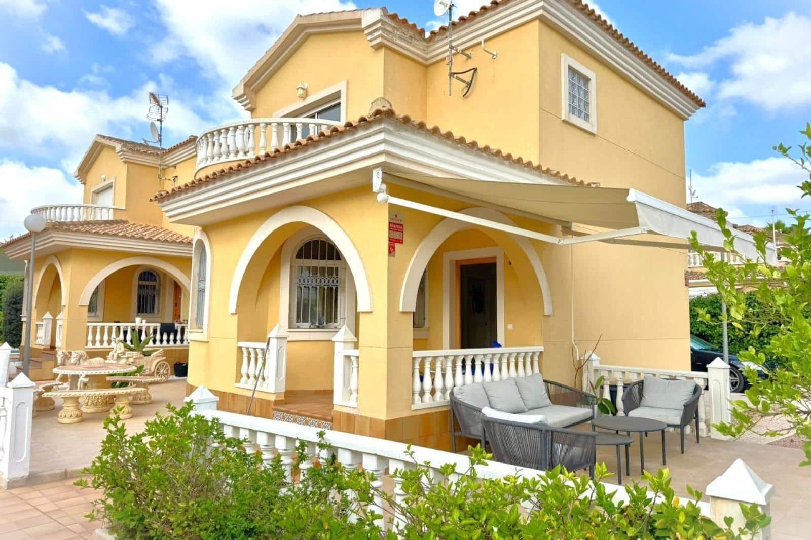 Chalet de 3 habitaciones en Orihuela Costa en venta - 339.000 € (Ref: 9977473)
