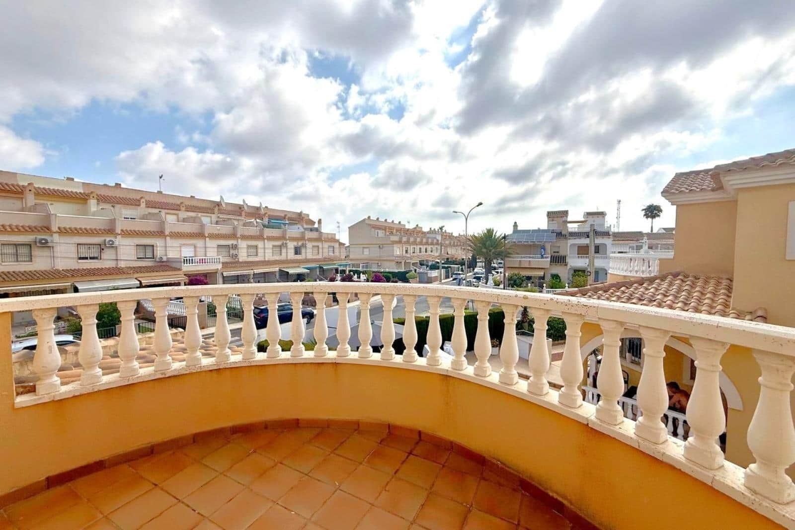 Chalet de 3 habitaciones en Orihuela Costa en venta - 339.000 € (Ref: 9977473)