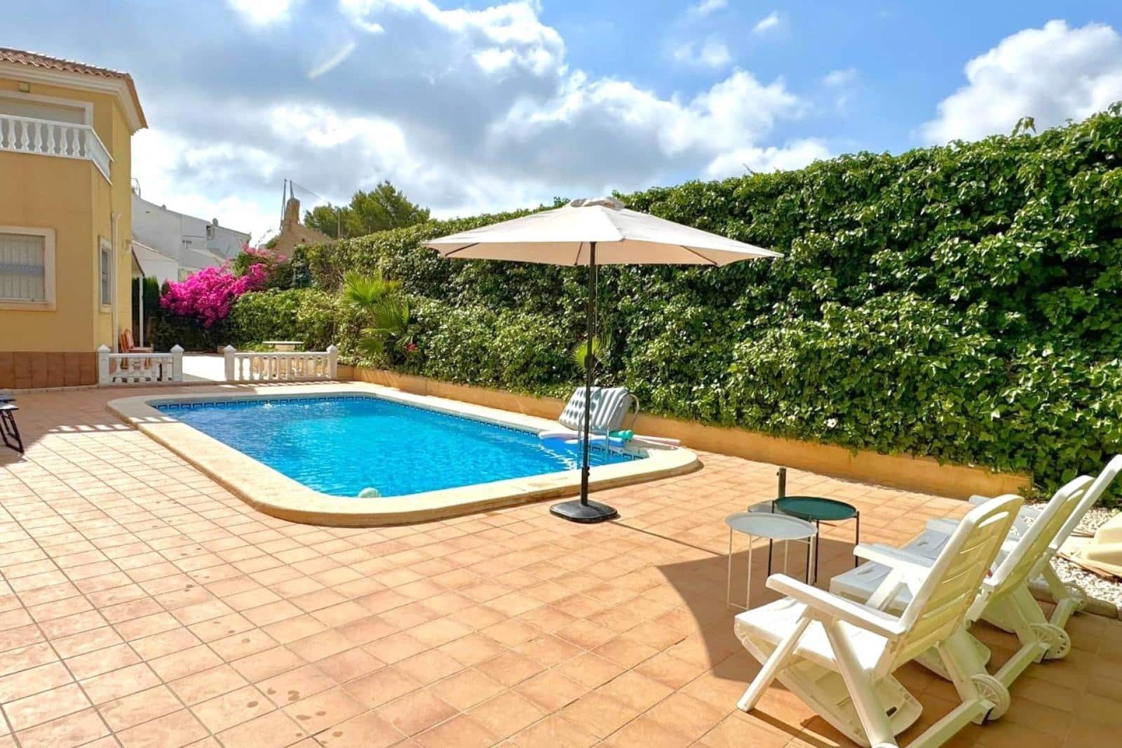Chalet de 3 habitaciones en Orihuela Costa en venta - 339.000 € (Ref: 9977473)