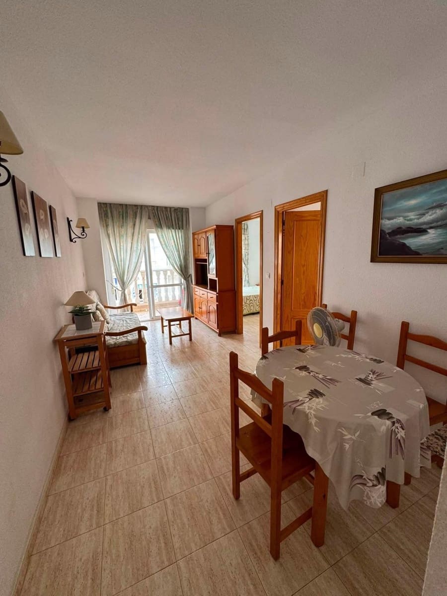 2 makuuhuone Huoneisto myytävänä paikassa Torrevieja mukana uima-altaan - 145 000 € (Ref: 9985124)