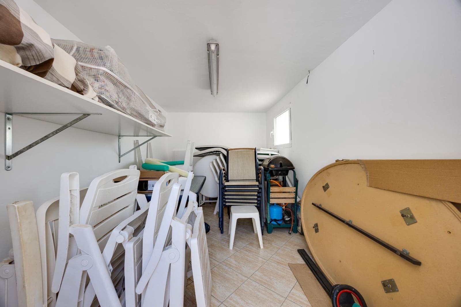 2 makuuhuone Huvila myytävänä paikassa La Florida mukana uima-altaan - 305 000 € (Ref: 9994406)