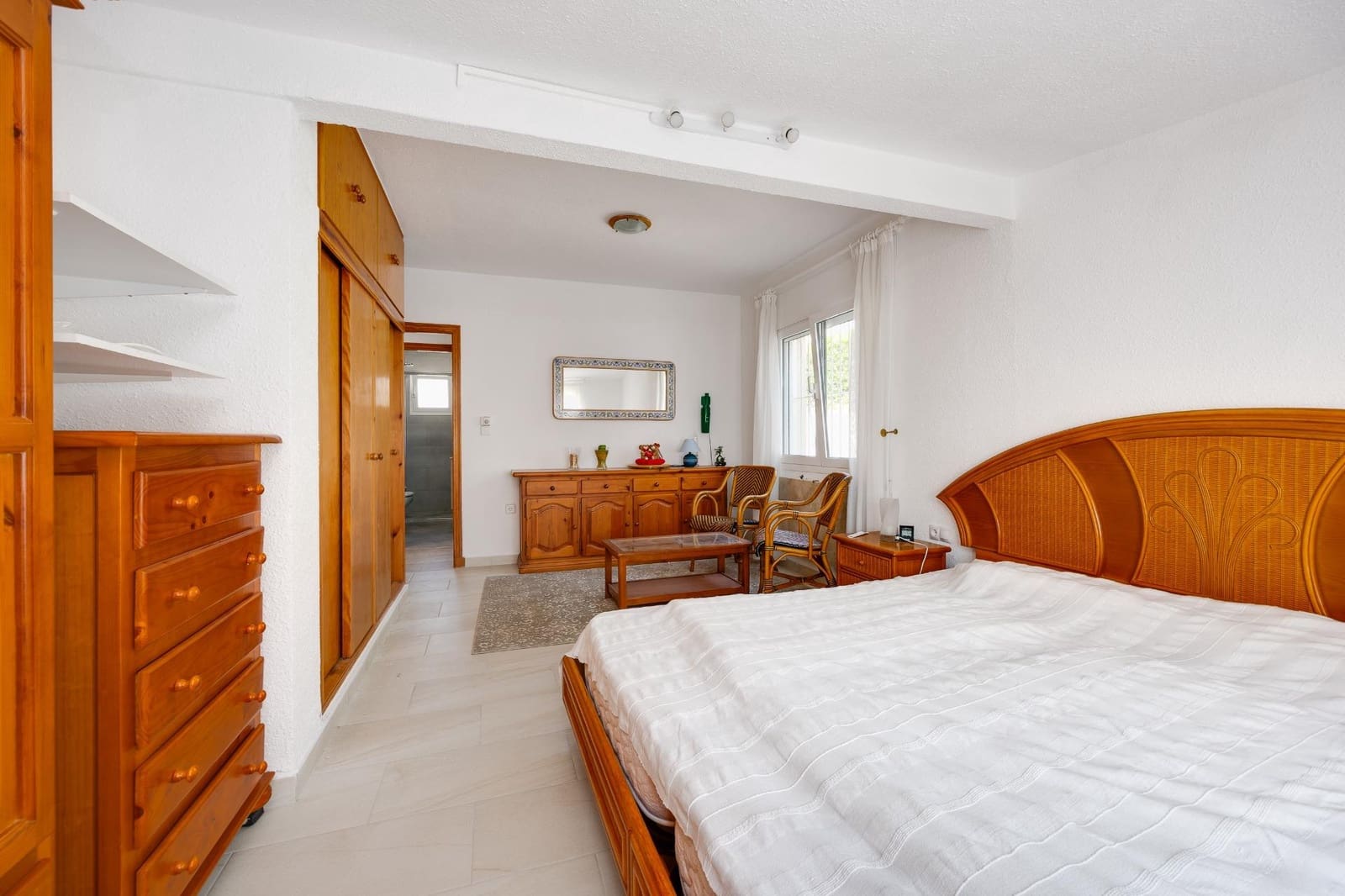 2 makuuhuone Huvila myytävänä paikassa La Florida mukana uima-altaan - 305 000 € (Ref: 9994406)