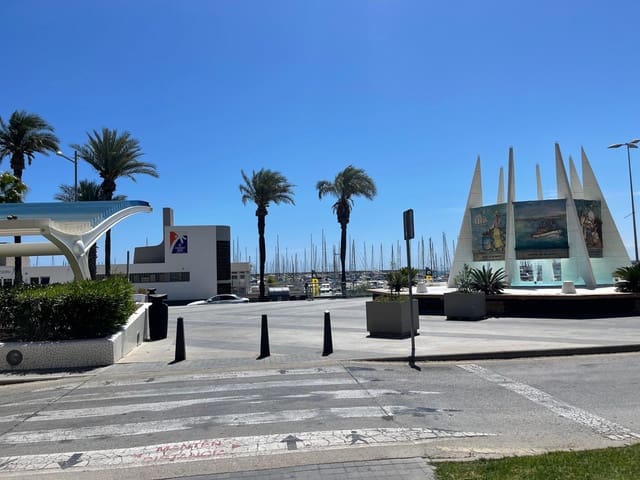 Gewerbe zu verkaufen in Torrevieja - 190.000 € (Ref: 8567773)