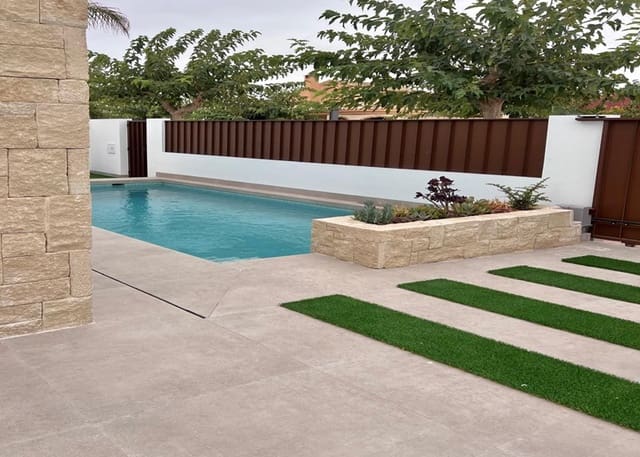 Chalet de 3 habitaciones en San Pedro del Pinatar en venta con piscina - 419.950 € (Ref: 8755124)