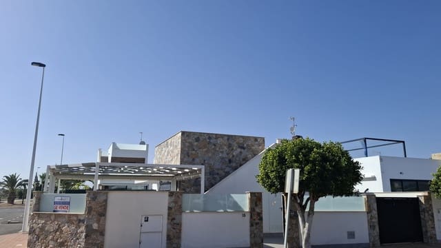 3 makuuhuone Huvila myytävänä paikassa Lo Pagan, San Pedro del Pinatar mukana uima-altaan - 550 000 € (Ref: 8961120)