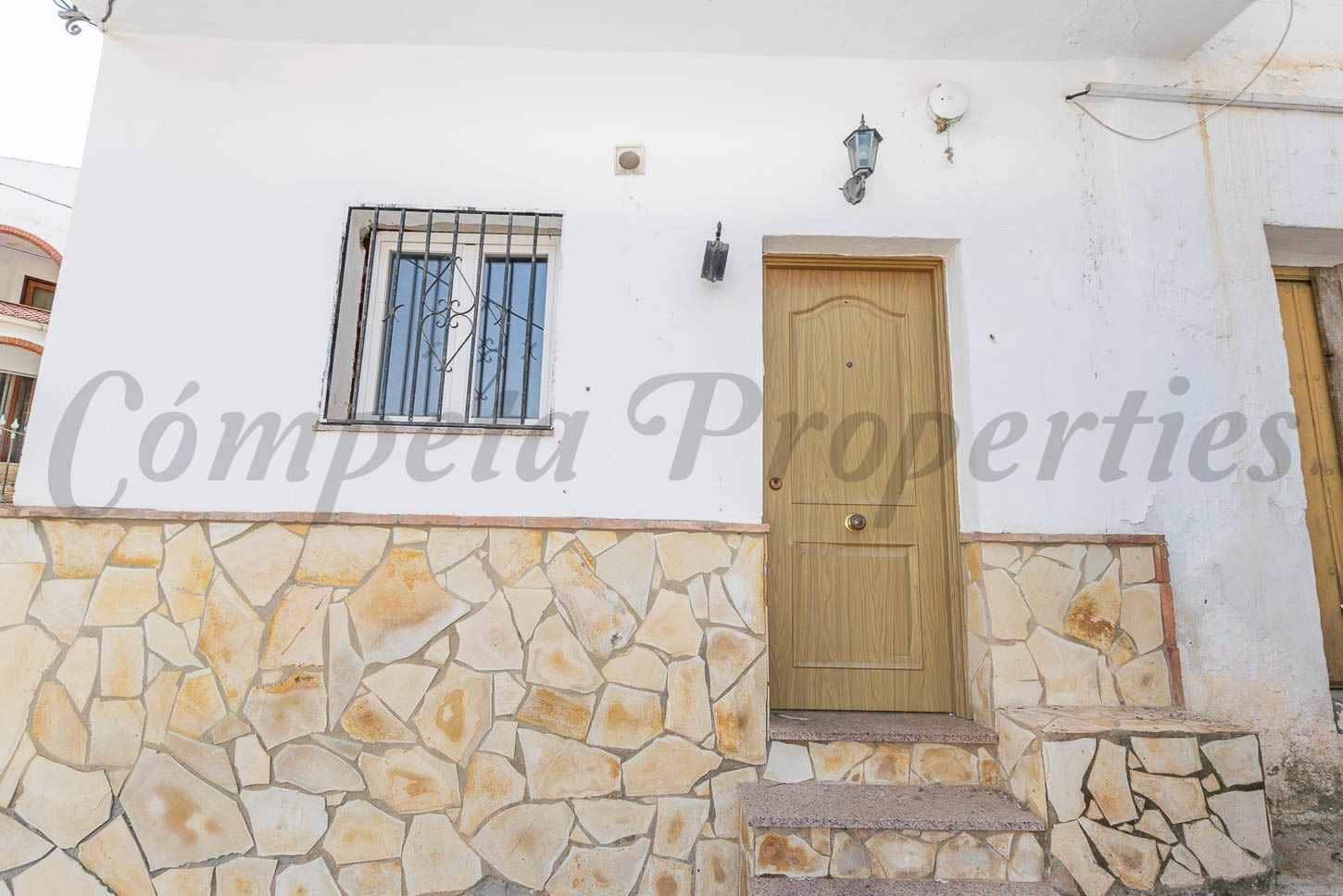 5 bedroom Townhouse for sale in Archez - € 139,680 (Ref: 10001227)