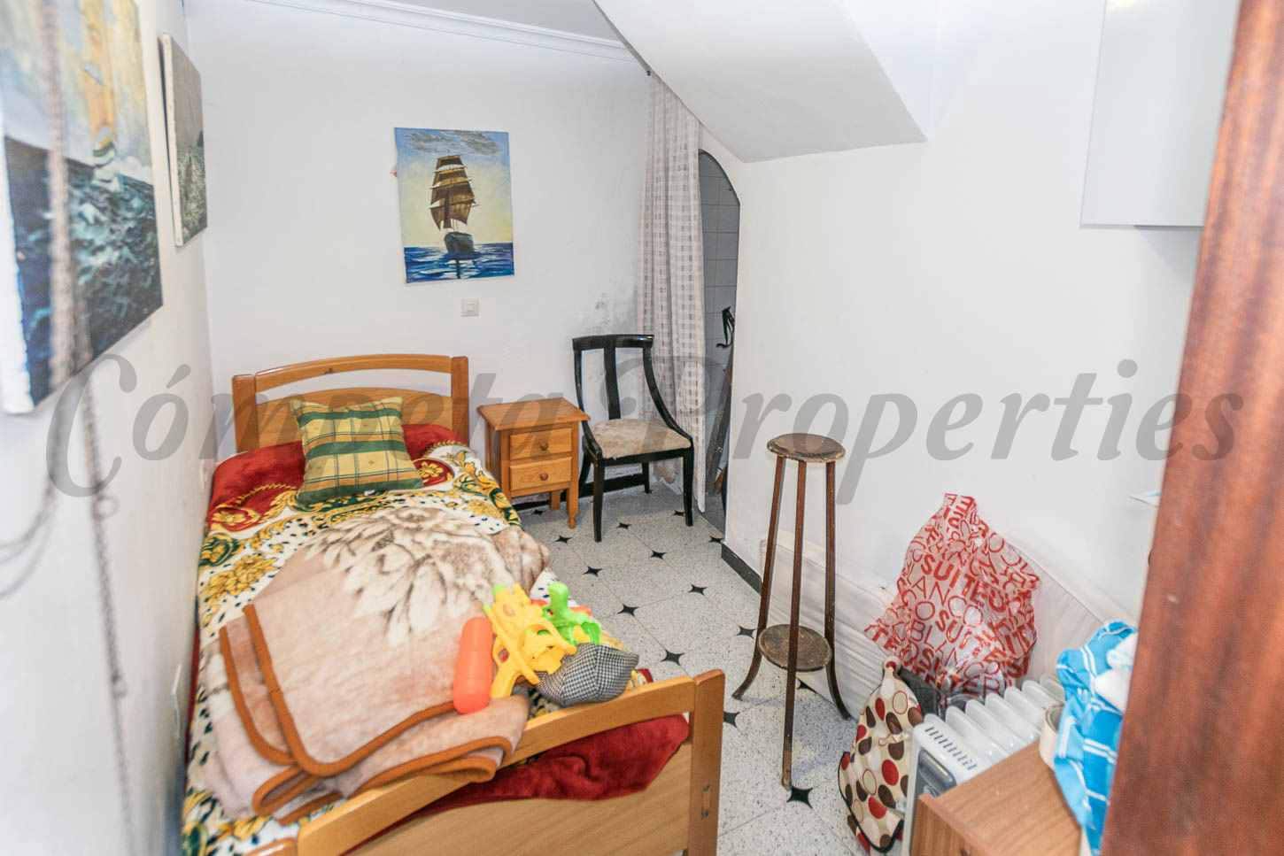 5 bedroom Townhouse for sale in Archez - € 139,680 (Ref: 10001227)