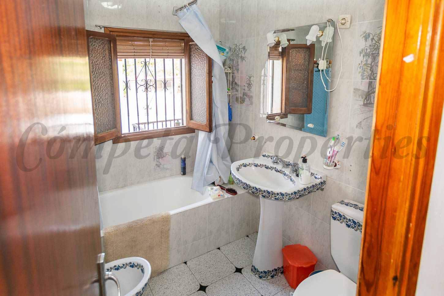 5 bedroom Townhouse for sale in Archez - € 139,680 (Ref: 10001227)