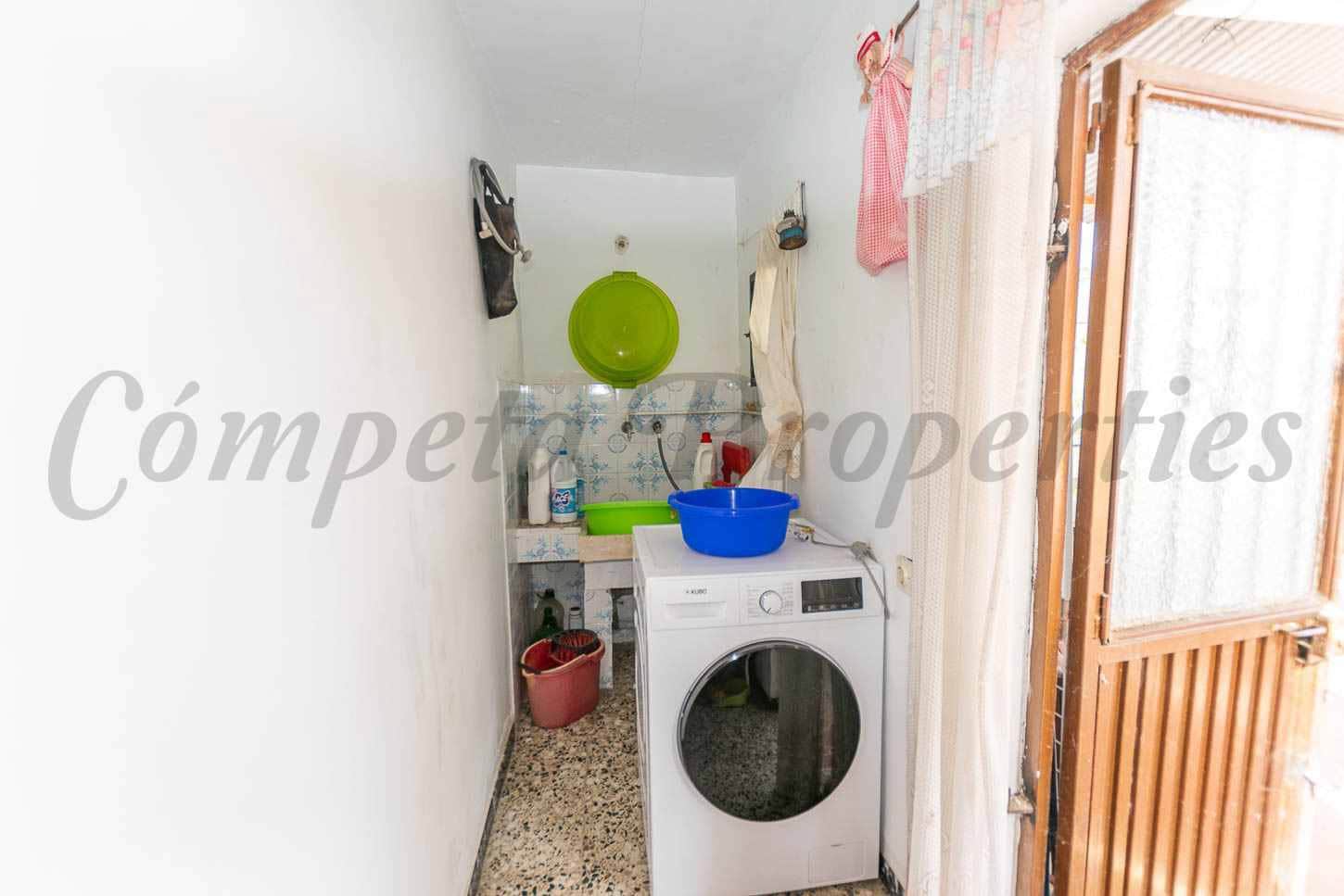 5 bedroom Townhouse for sale in Archez - € 139,680 (Ref: 10001227)