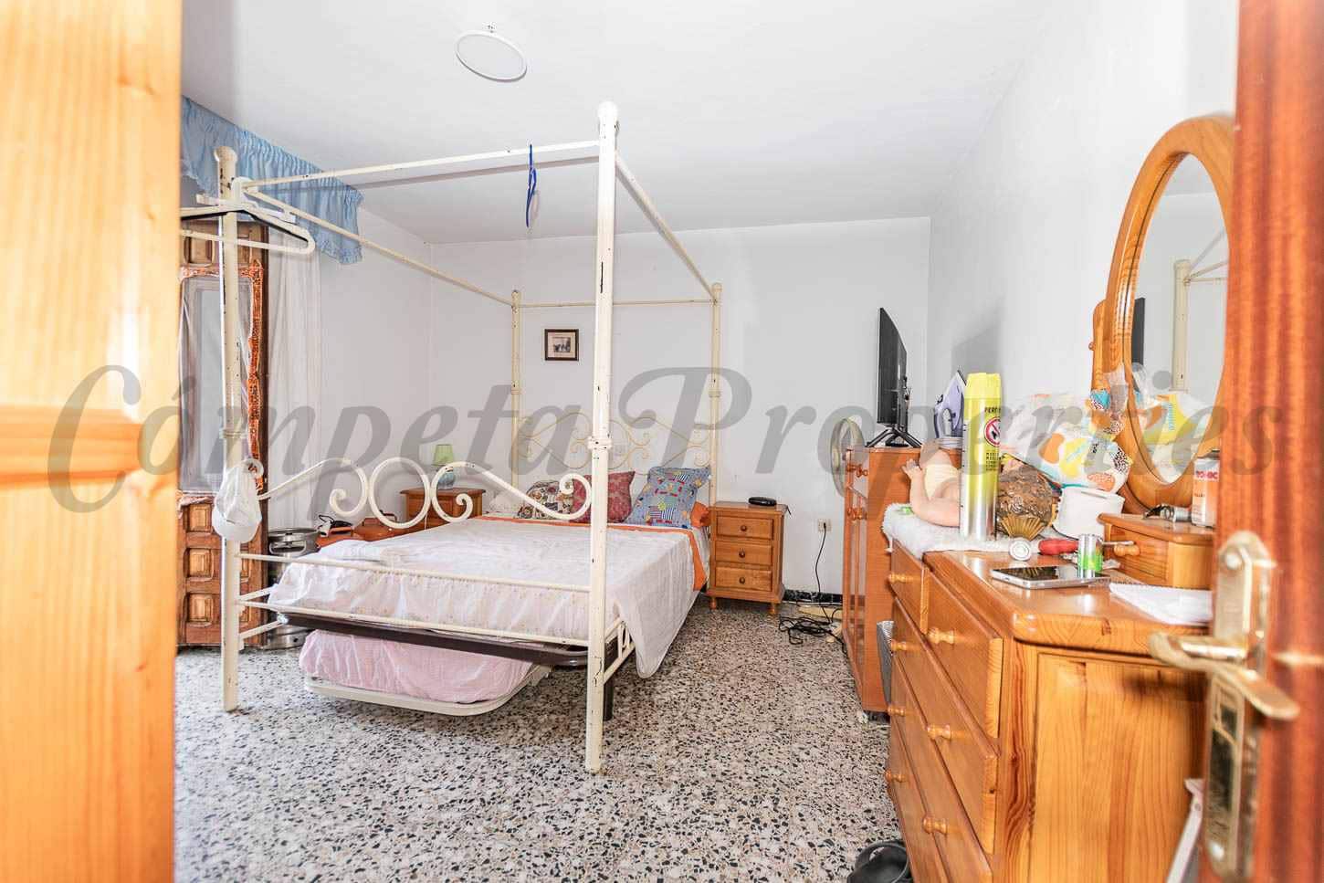 5 bedroom Townhouse for sale in Archez - € 139,680 (Ref: 10001227)