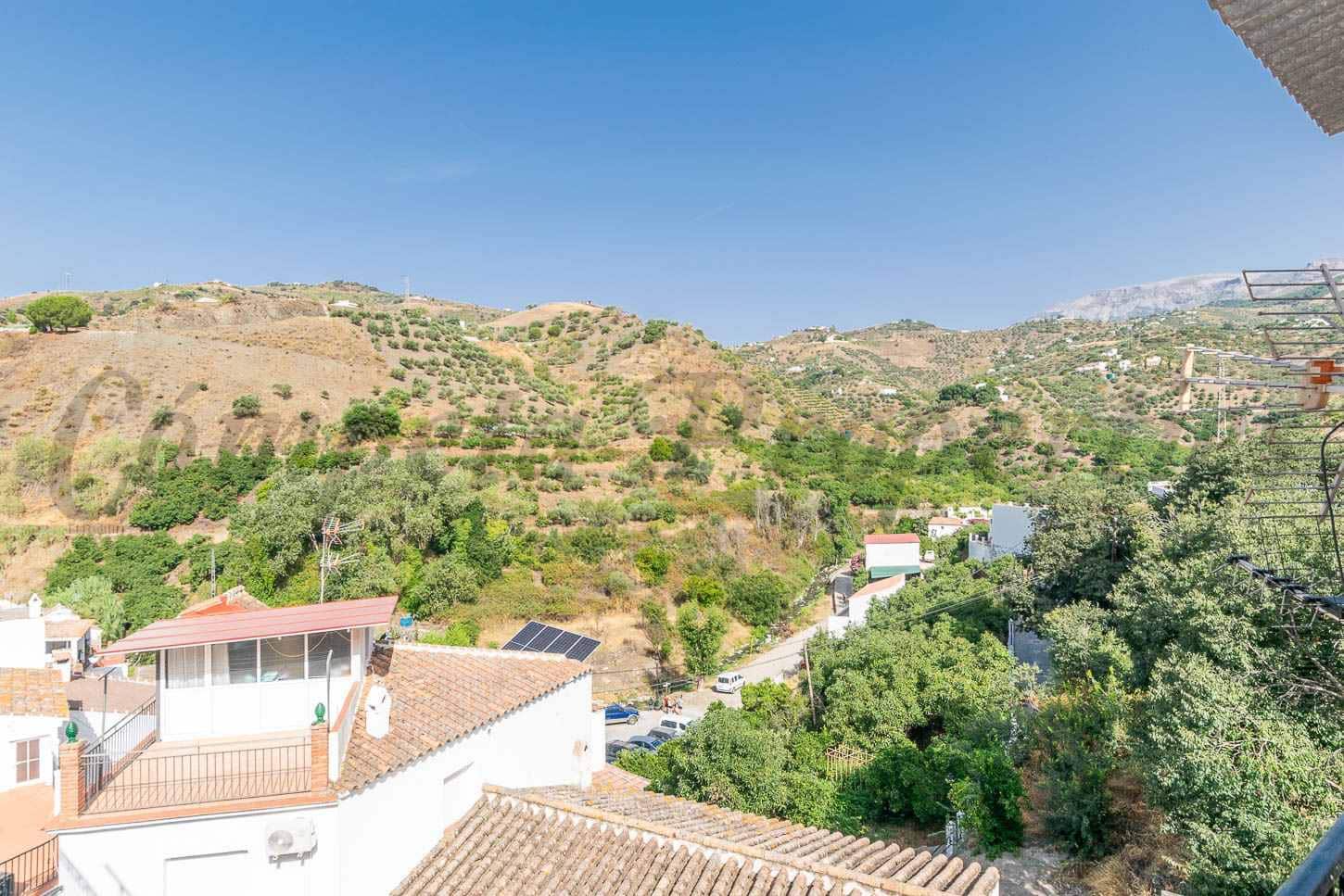 5 bedroom Townhouse for sale in Archez - € 139,680 (Ref: 10001227)