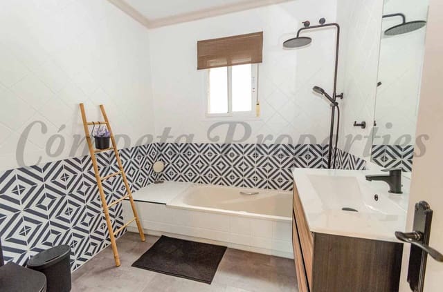 4 Zimmer Finca/Landgut zu verkaufen in Sayalonga mit Pool Garage - 480.000 € (Ref: 10004314)