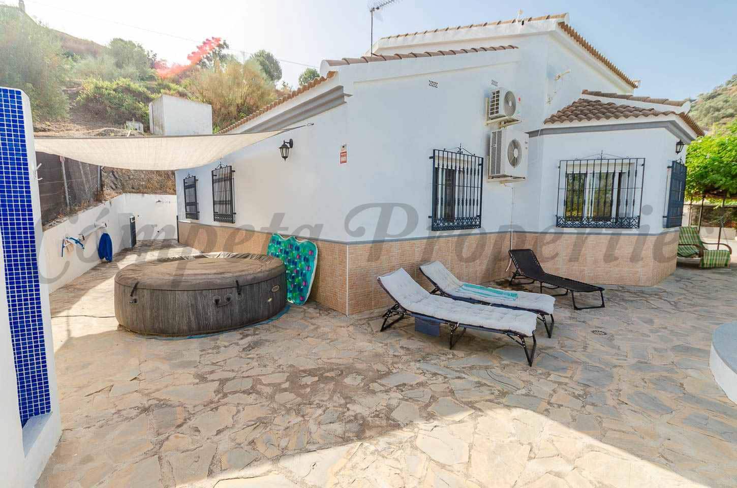 4 Zimmer Finca/Landgut zu verkaufen in Sayalonga mit Pool Garage - 480.000 € (Ref: 10004314)