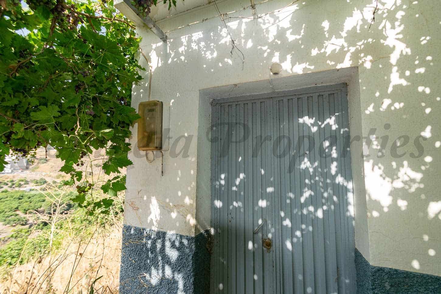 2 makuuhuone Maalaistalo myytävänä paikassa Torrox - 77 500 € (Ref: 10009329)
