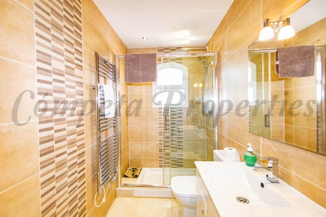 2 soveværelse Lejlighed til salg i Capistrano, Nerja med swimmingpool garage - € 325.000 (Ref: 10034270)