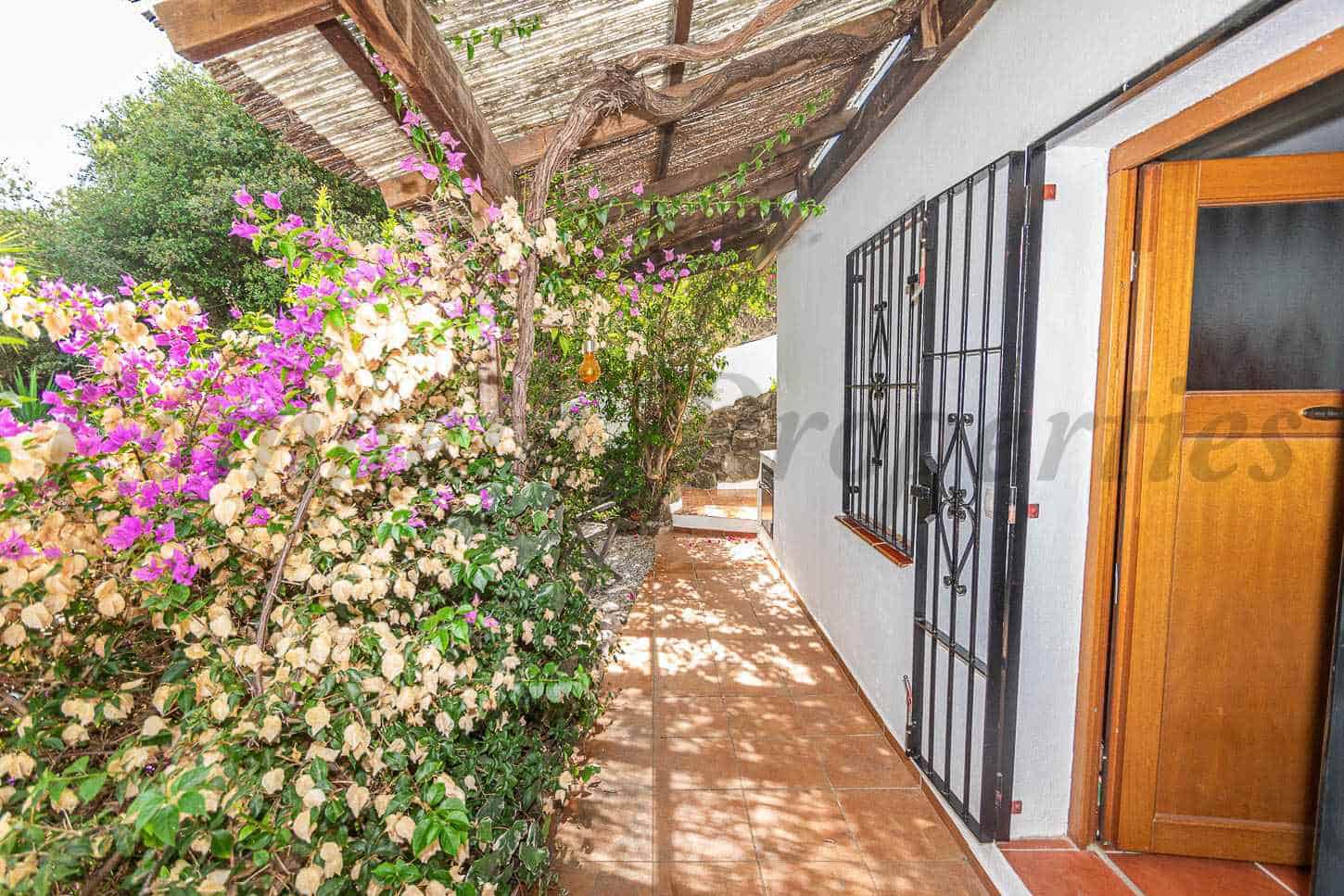 2 soveværelse Finca/Landehus til salg i Torrox med swimmingpool garage - € 269.000 (Ref: 10054327)