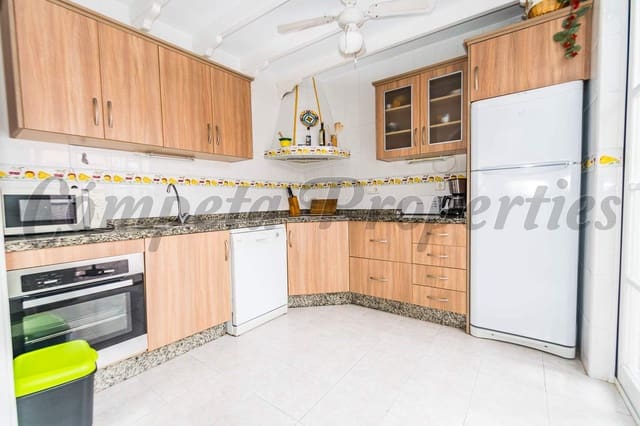 3 soveværelse Byhus til leje i Nerja med swimmingpool garage - € 1.100 (Ref: 10057560)