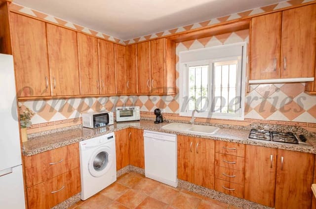 3 slaapkamer Villa te huur in Canillas de Albaida met zwembad - € 1.875 (Ref: 10059519)