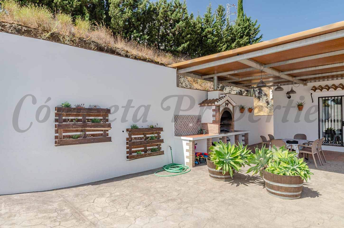 3 bedroom Villa for rent in Canillas de Albaida with pool - € 1,875 (Ref: 10059519)