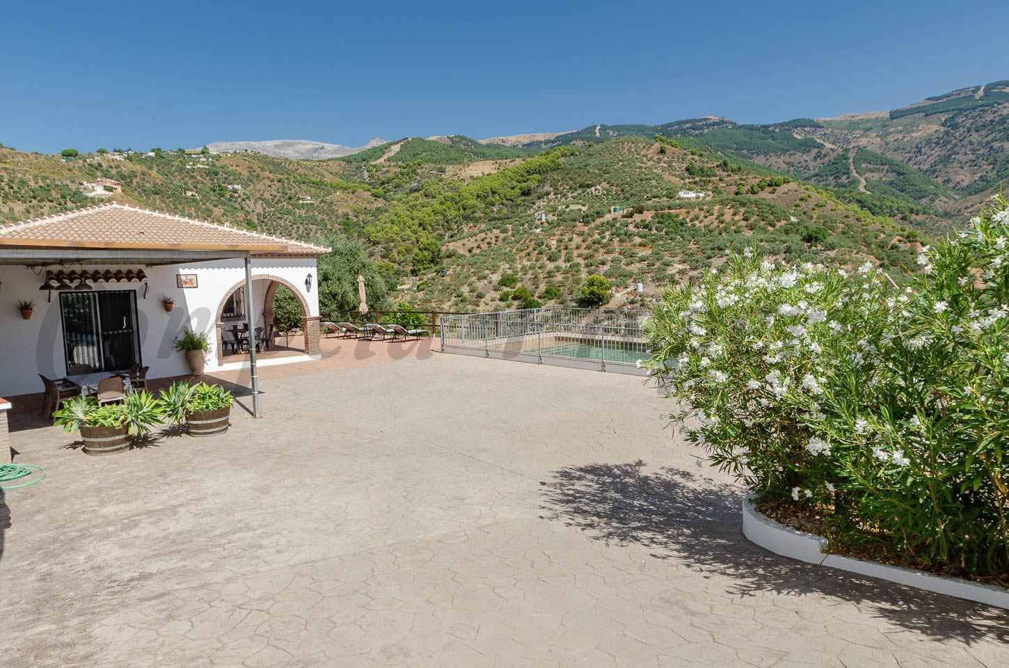 3 bedroom Villa for rent in Canillas de Albaida with pool - € 1,875 (Ref: 10059519)
