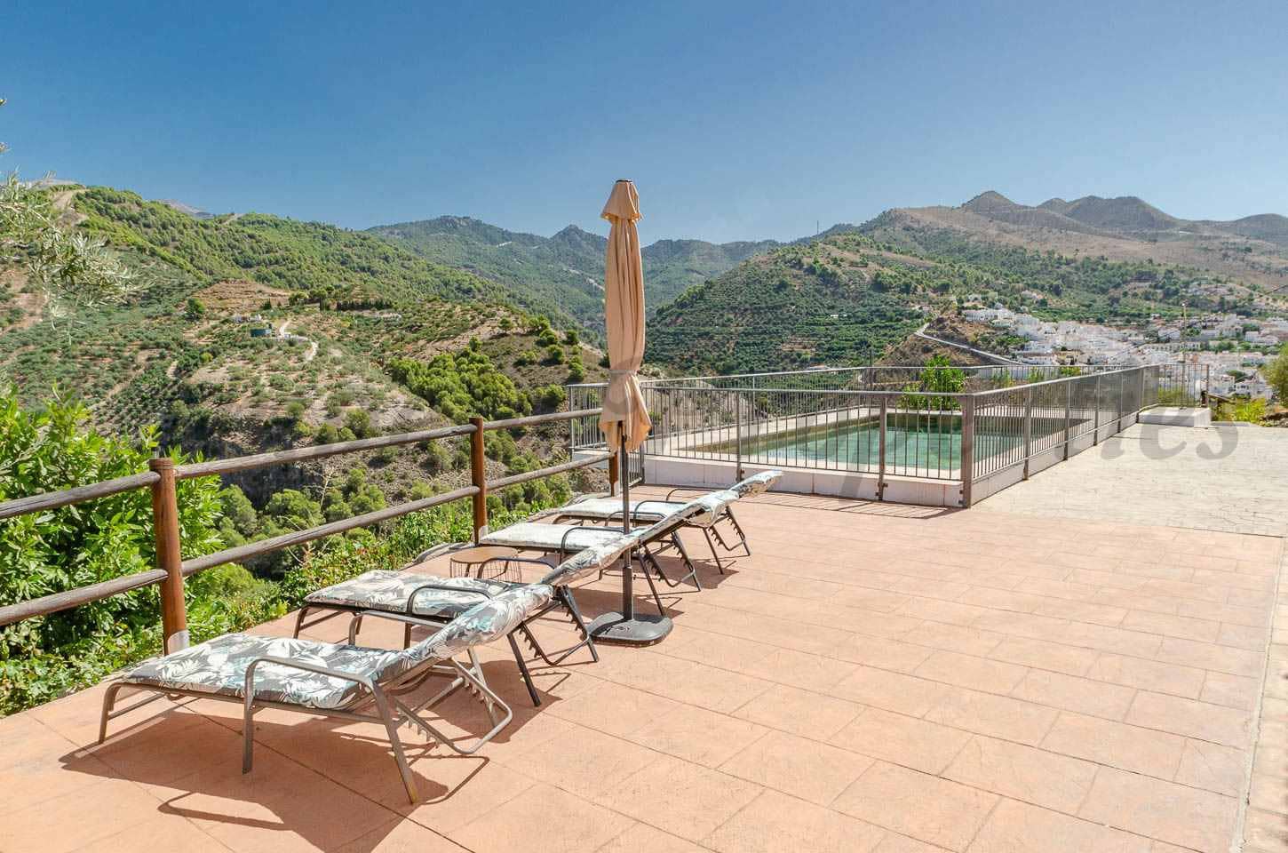 3 bedroom Villa for rent in Canillas de Albaida with pool - € 1,875 (Ref: 10059519)