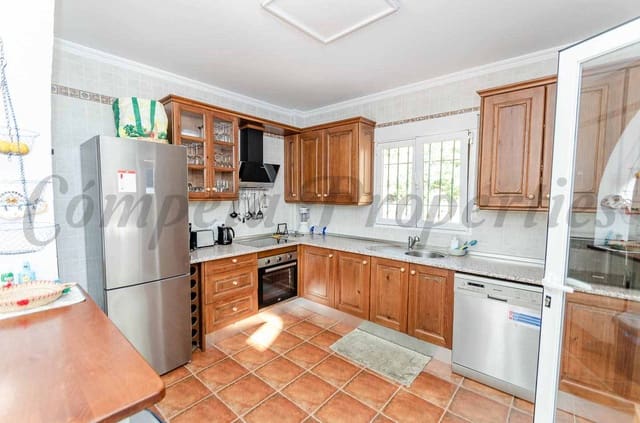 3 quarto Quinta/Casa Rural para venda em Cómpeta com piscina garagem - 525 000 € (Ref: 10060211)
