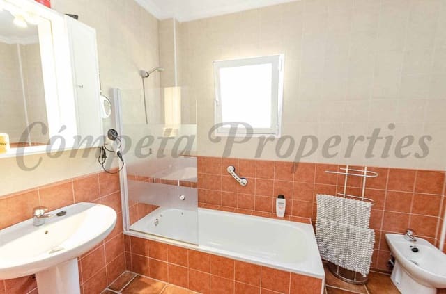 3 quarto Quinta/Casa Rural para venda em Cómpeta com piscina garagem - 525 000 € (Ref: 10060211)